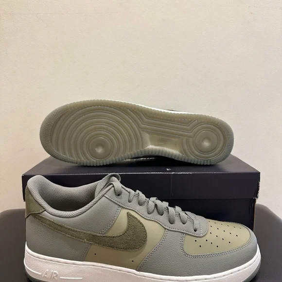 NIB MenNike Air Force 1 '07 LV8 Low Dark Stucco Medium Olive Sneakers FJ4170 002 - Picture 4 of 6